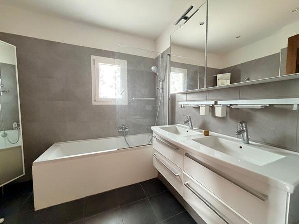 Villa T5 d'env 104 m² sur parcelle de 396 m²
