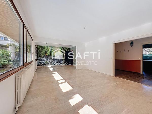 Superbe appartement avec terrasse et stationnement quartier Sainte-Thérèse