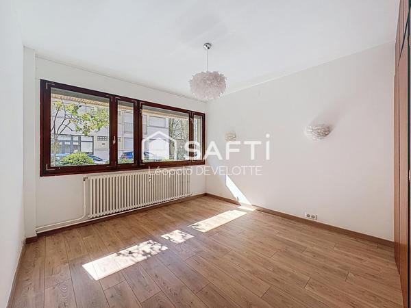 Superbe appartement avec terrasse et stationnement quartier Sainte-Thérèse