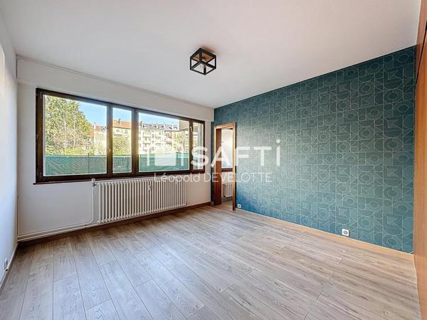 Superbe appartement avec terrasse et stationnement quartier Sainte-Thérèse