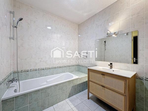 Superbe appartement avec terrasse et stationnement quartier Sainte-Thérèse