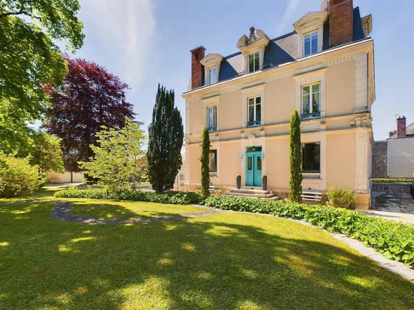 Maison de Centre Ville avec parc