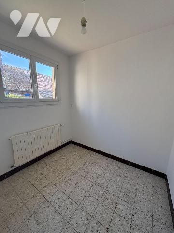 Vallée de la Bresle, 

Jolie maison avec jardin bordé par la rivière, comprenant:
Au rez-de-...