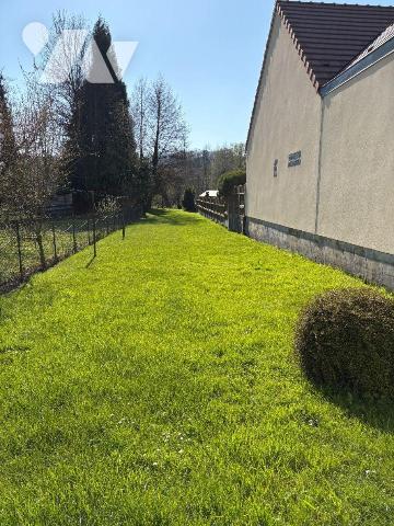 Vallée de la Bresle, 

Jolie maison avec jardin bordé par la rivière, comprenant:
Au rez-de-...