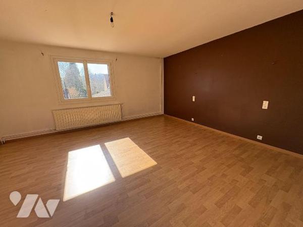 Vallée de la Bresle, 

Jolie maison avec jardin bordé par la rivière, comprenant:
Au rez-de-...