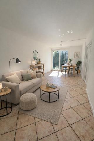 Située dans un secteur calme et recherché de Lieusaint, cette maison offre un cadre de vie agréable avec un beau potentiel d’aménagement.

D’une surface habitable d’environ 96 m², elle est édifiée sur un terrain de 233 m², sans vis-à-vis, idéal pour profiter pleinement de l’extérieur en toute intimité.

Descriptif du bien :

Surface habitable : 96 m²
Terrain : 233 m² sans vis-à-vis
4 chambres 
1 WC
1SDB
Sous-sol total de 50 m² (garage, atelier, stockage, buanderie, espace de jeux…)
3 places de stationnement
Maison lumineuse et fonctionnelle Orientation SUD

a quelques minutes à pied des transports.

Travaux et équipements :

 > Porte de garage automatisée (970 €)
 >  Fenêtres remplacées en 2008 (27 000 €)
 Pompe à chaleur installée en 2009 (14 000 €)
 Panneaux photovoltaïques récents (2024 – 21 000 €)


 Idéal pour personnaliser le bien selon vos goûts !

 Les +

Beau potentiel
Aucun vis-à-vis
Équipements énergétiques déjà installés
Quartier calme et recherché
Bien isolée 
Proche des écoles, commerces et transports