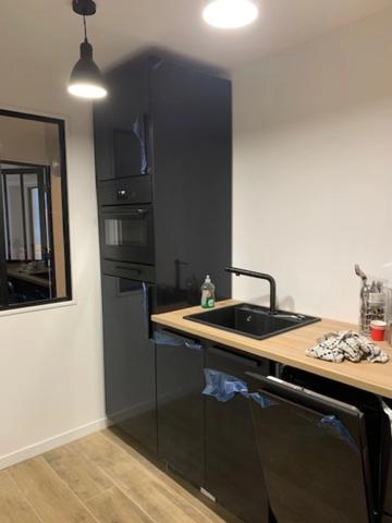 RARE ! MURS local bureaux RDC en très bon état à vendre LYON 8EME (69) de 92 m², entièrement rénové récemment, en plein coeur du quartier Montplaisir