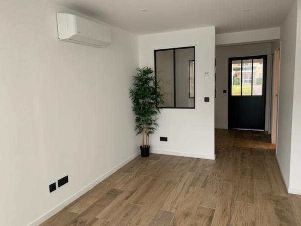 RARE ! MURS local bureaux RDC en très bon état à vendre LYON 8EME (69) de 92 m², entièrement rénové récemment, en plein coeur du quartier Montplaisir