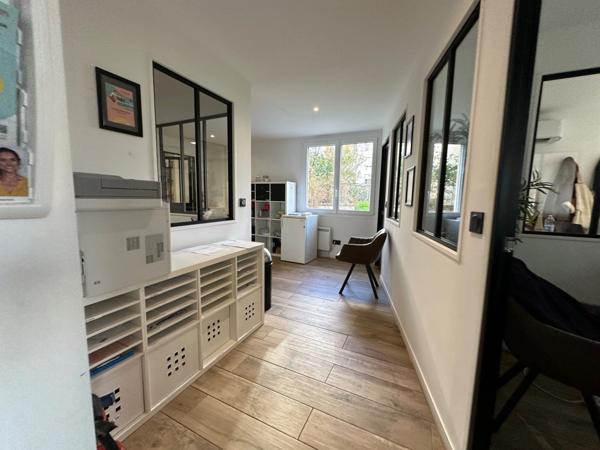 RARE ! MURS local bureaux RDC en très bon état à vendre LYON 8EME (69) de 92 m², entièrement rénové récemment, en plein coeur du quartier Montplaisir