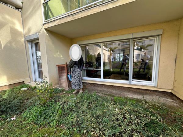 RARE ! MURS local bureaux RDC en très bon état à vendre LYON 8EME (69) de 92 m², entièrement rénové récemment, en plein coeur du quartier Montplaisir