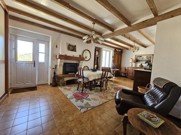 Charmante maison de 3 chambres avec dépendance pour les invités, cottage à rénover et caractéristiques exceptionnelles