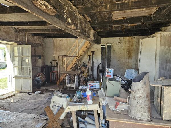 Charmante maison de 3 chambres avec dépendance pour les invités, cottage à rénover et caractéristiques exceptionnelles