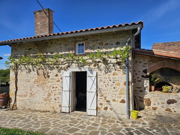 Charmante maison de 3 chambres avec dépendance pour les invités, cottage à rénover et caractéristiques exceptionnelles