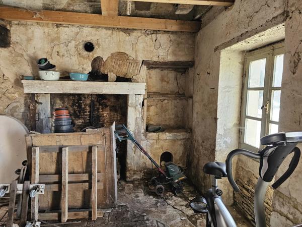 Charmante maison de 3 chambres avec dépendance pour les invités, cottage à rénover et caractéristiques exceptionnelles