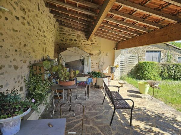 Charmante maison de 3 chambres avec dépendance pour les invités, cottage à rénover et caractéristiques exceptionnelles