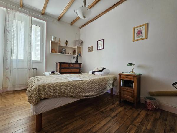 Charmante maison de 3 chambres avec dépendance pour les invités, cottage à rénover et caractéristiques exceptionnelles