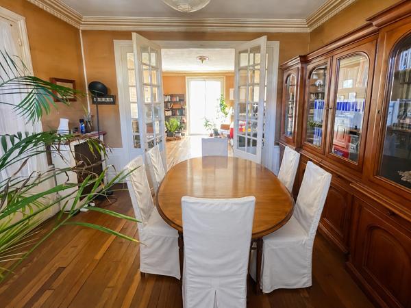 Maison
         8 pièces
        - 300 m² Bien prestige 1 100 000 € *