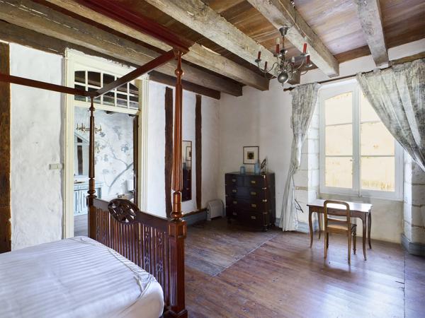 Château du 15ème siècle à moins de 30 minutes de Bergerac.