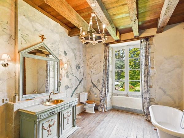 Château du 15ème siècle à moins de 30 minutes de Bergerac.