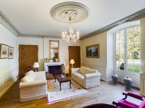 Château du 15ème siècle à moins de 30 minutes de Bergerac.