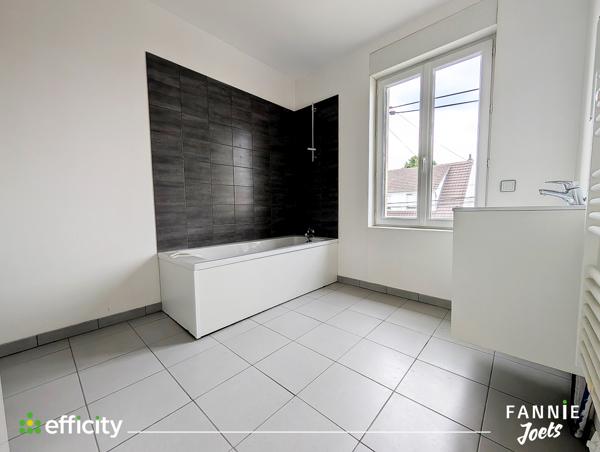Maison
         5 pièces
        - 131 m² Exclusivité 345 000 € *