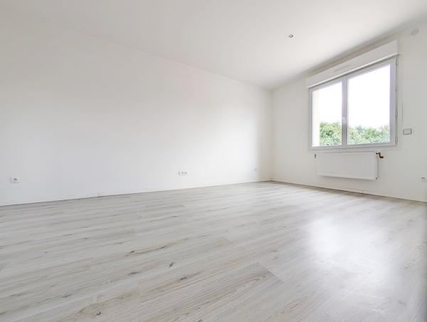 Maison
         5 pièces
        - 131 m² Exclusivité 345 000 € *