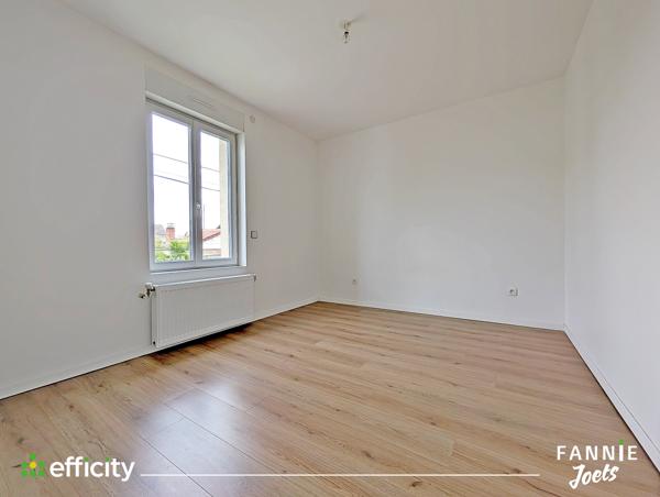 Maison
         5 pièces
        - 131 m² Exclusivité 345 000 € *