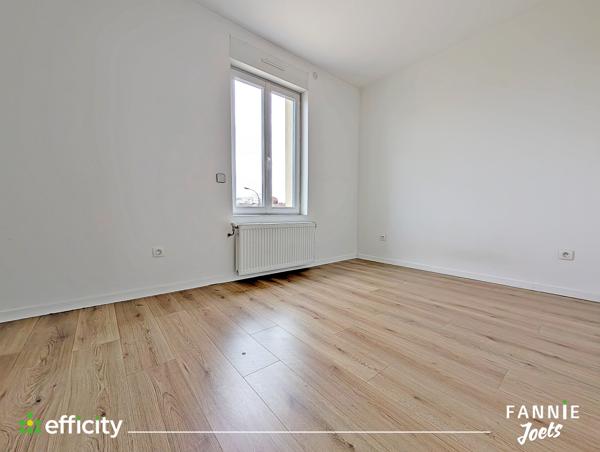 Maison
         5 pièces
        - 131 m² Exclusivité 345 000 € *