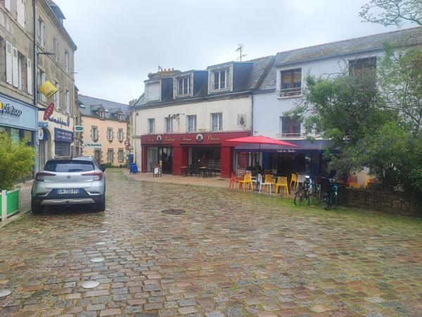 Locaux commerciaux loués à vendre DOUARNENEZ (29)
