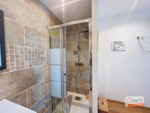 Maison avec piscine avec dôme électrique sur la commune d'Andouillé