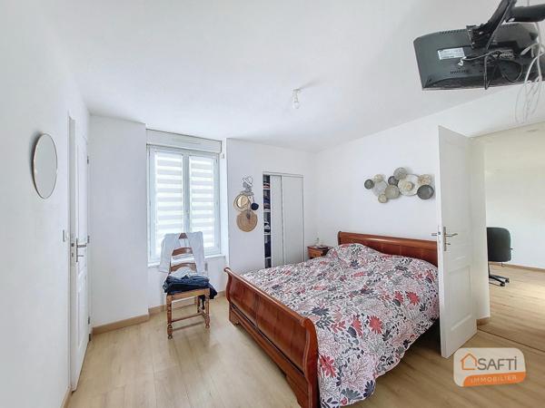 Maison avec piscine avec dôme électrique sur la commune d'Andouillé