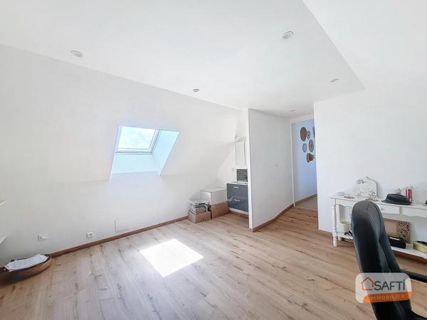 Maison avec piscine avec dôme électrique sur la commune d'Andouillé