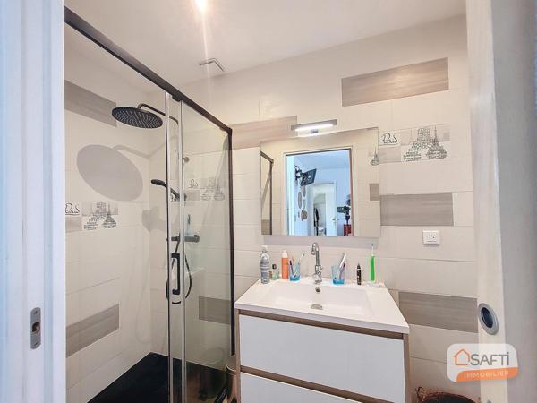 Maison avec piscine avec dôme électrique sur la commune d'Andouillé