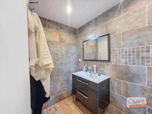 Maison avec piscine avec dôme électrique sur la commune d'Andouillé