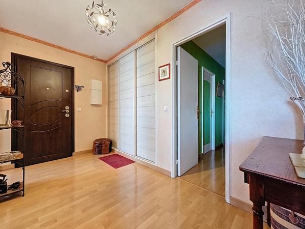 5P dernier étage, vue dégagée, grande loggia