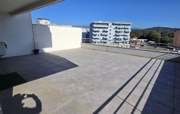 Vente Appartement P3 Très grande terrasse à rafraîchir Ajaccio   