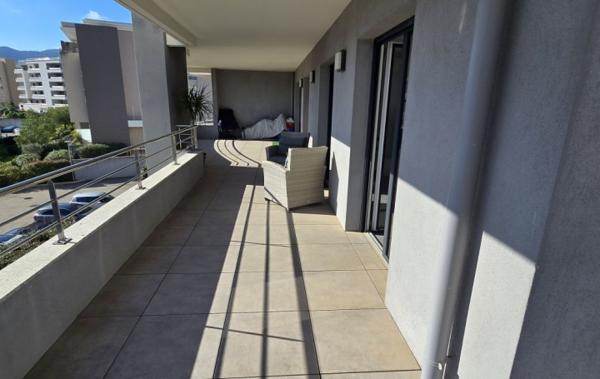 Vente Appartement P3 Très grande terrasse à rafraîchir Ajaccio   