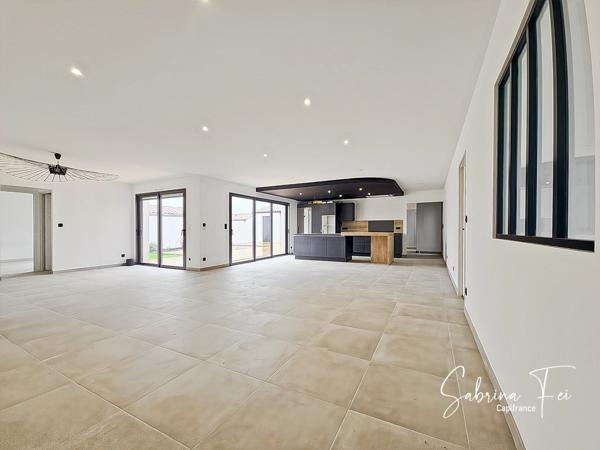 Maison contemporaine de standing – 145 m² environ – Piscine chauffée – Andilly