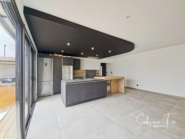 Maison contemporaine de standing – 145 m² environ – Piscine chauffée – Andilly