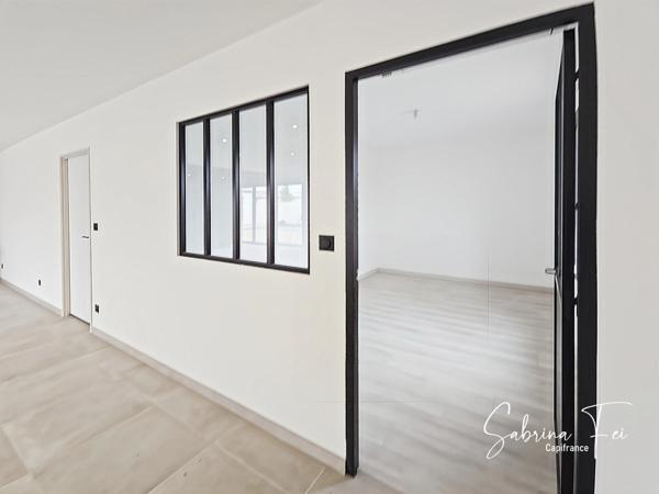Maison contemporaine de standing – 145 m² environ – Piscine chauffée – Andilly