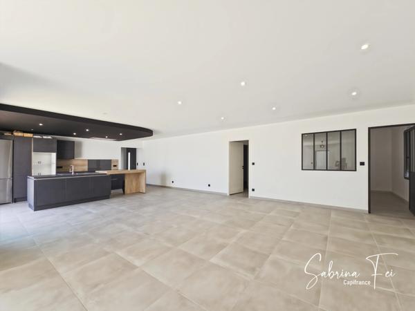 Maison contemporaine de standing – 145 m² environ – Piscine chauffée – Andilly