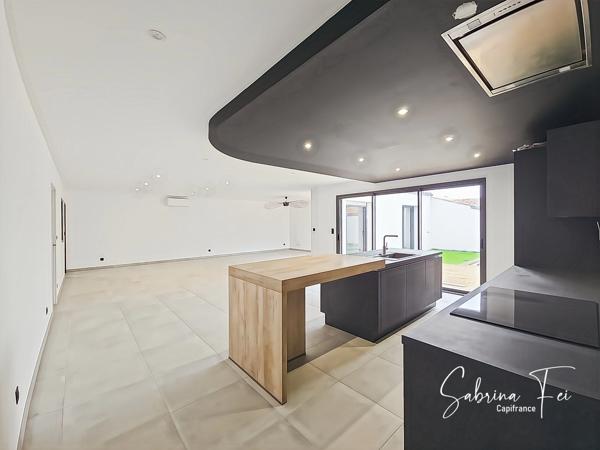 Maison contemporaine de standing – 145 m² environ – Piscine chauffée – Andilly
