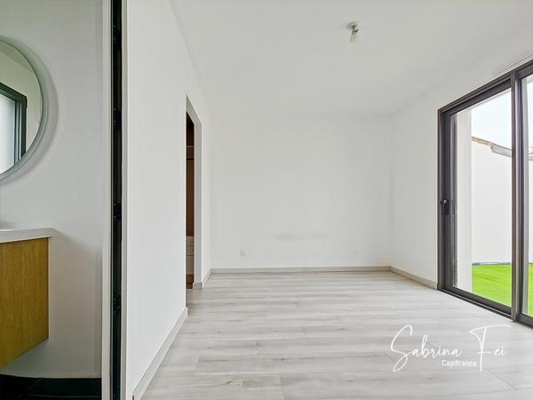 Maison contemporaine de standing – 145 m² environ – Piscine chauffée – Andilly