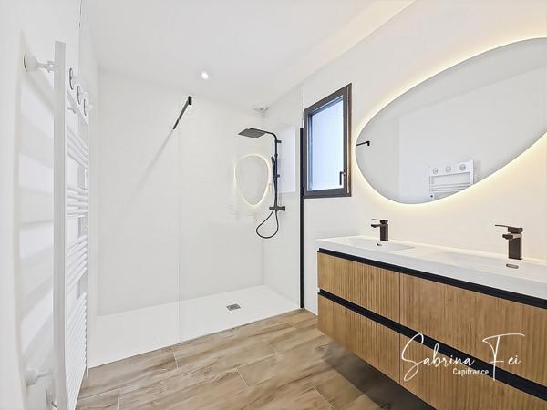 Maison contemporaine de standing – 145 m² environ – Piscine chauffée – Andilly