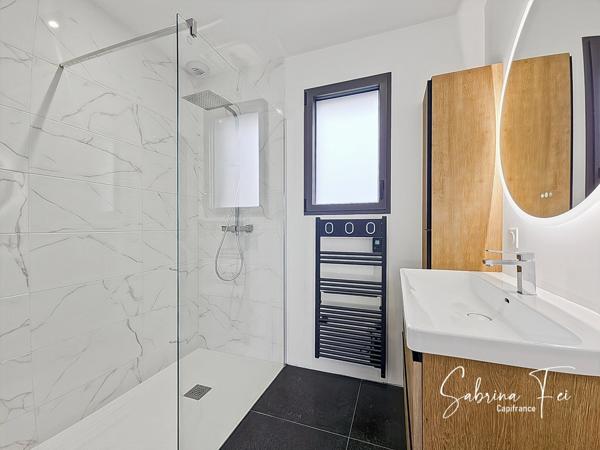 Maison contemporaine de standing – 145 m² environ – Piscine chauffée – Andilly