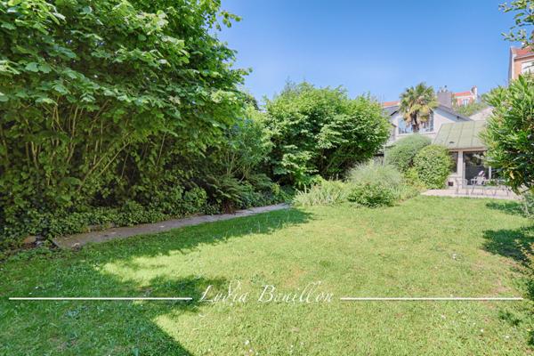 Montrouge (92120) MONTROUGE centre-ville, Maison 147 m2, 5 pièces avec terrasse et très grand jardin