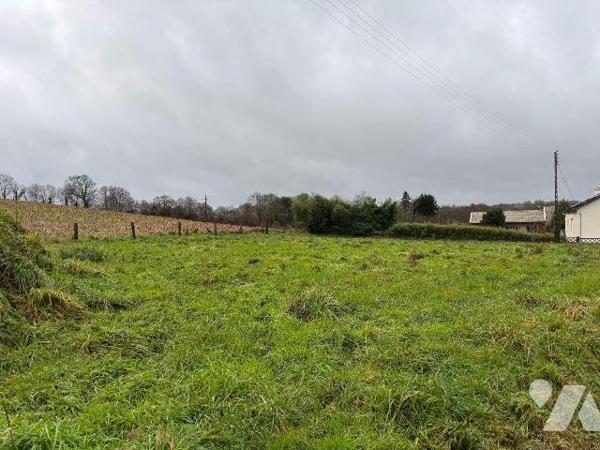 Terrain a Vendre à TREGOUREZ, en Finistère Sud (29), en Sortie de Bourg, Terrain à Bâtir de 126...