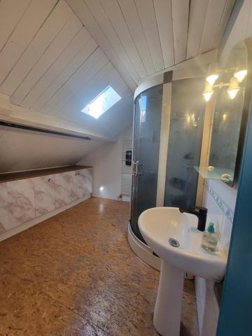 Maison de ville familiale avec grande salle de vie