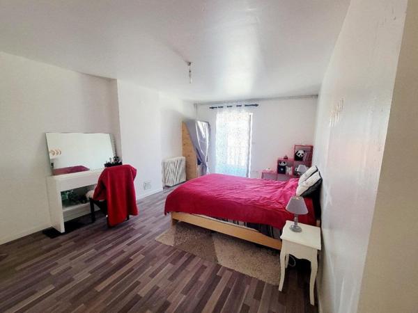 Maison de ville familiale avec grande salle de vie