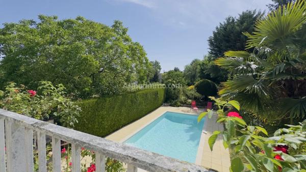 Vente                                                      Maison
                        
                     8 pièces                      170 m2                     à Pringy